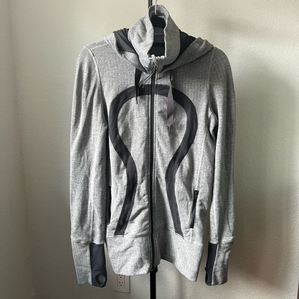 Lululemon Scuba zip-up size 8